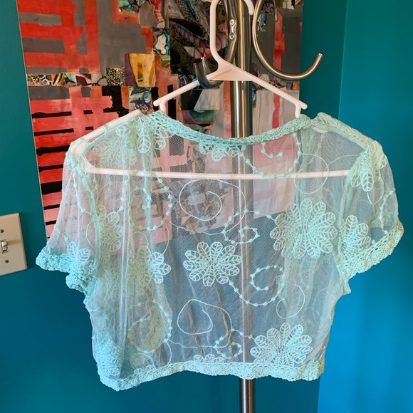 One7Six beautiful aqua see through lace crop top. - Picture 8 of 11